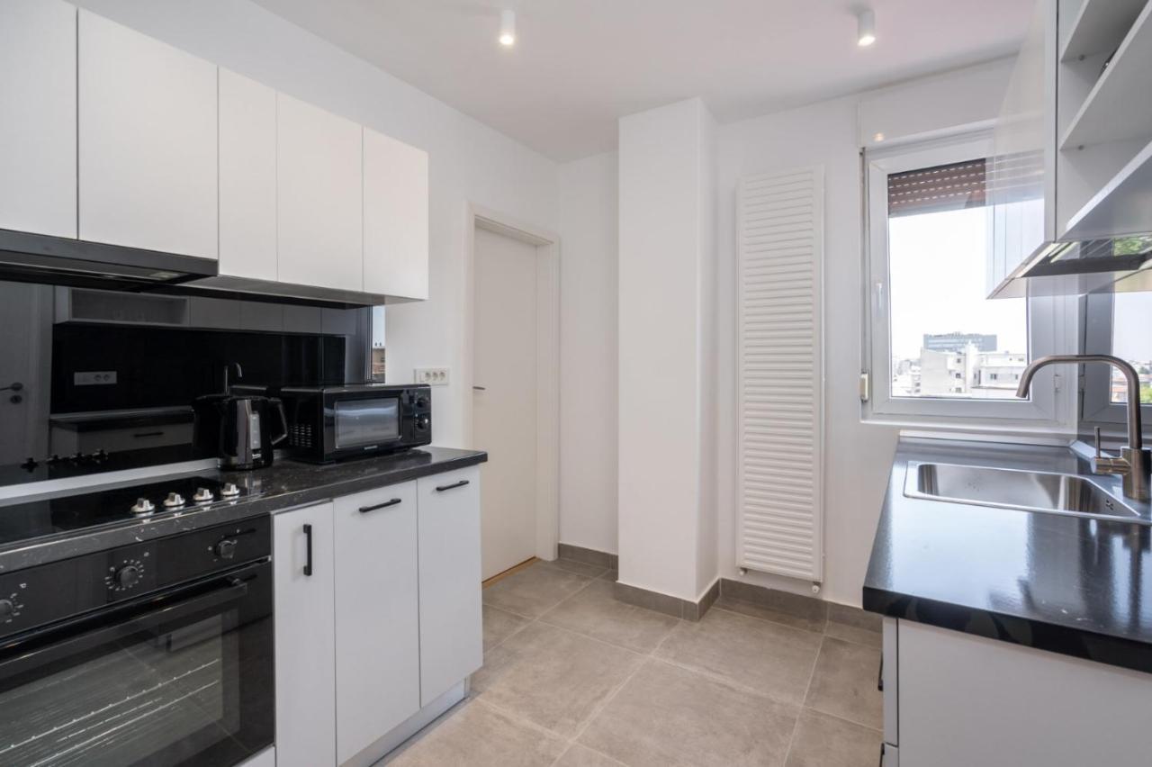Alfie Center Apartment Bukares Bagian luar foto