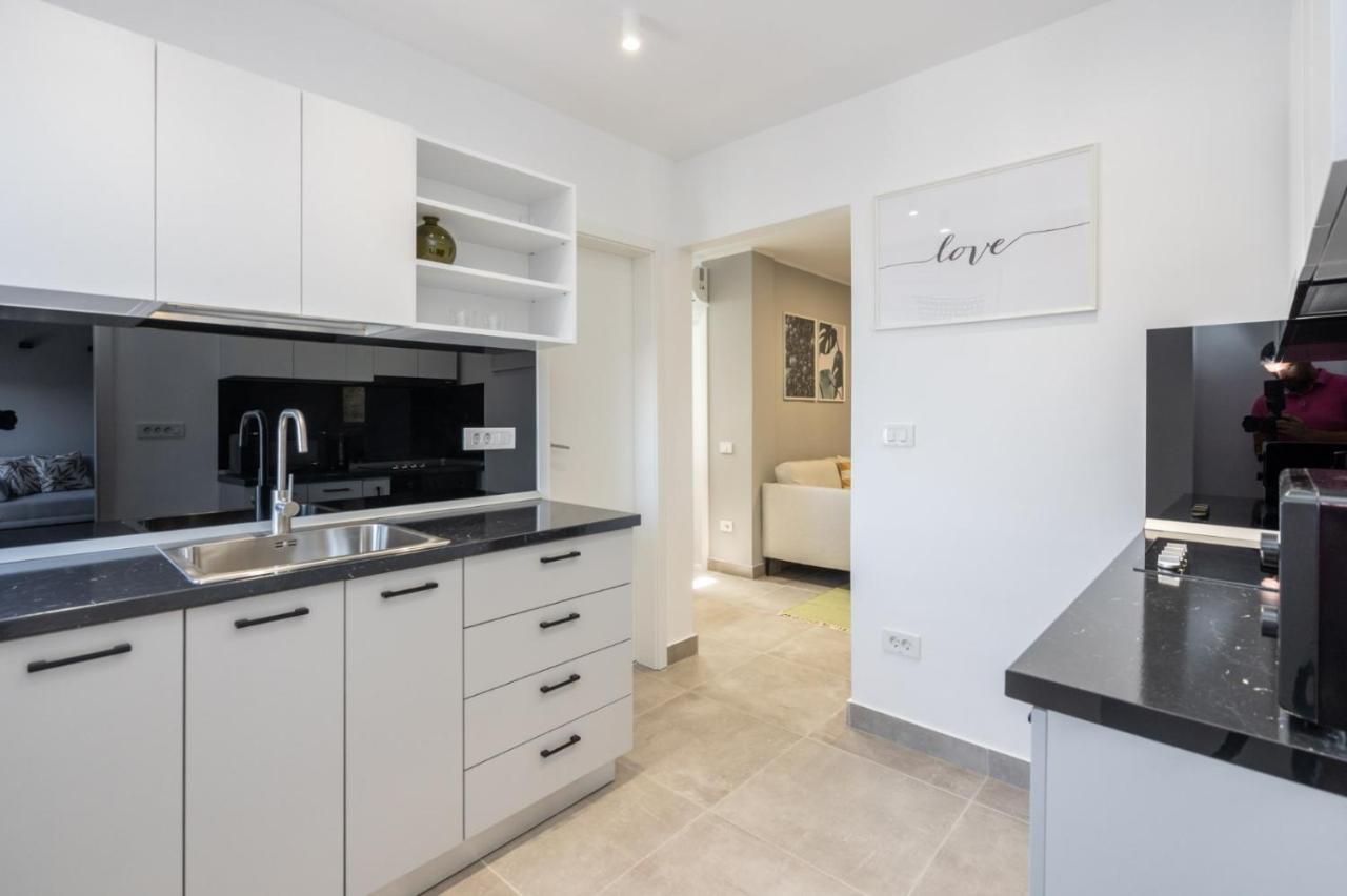 Alfie Center Apartment Bukares Bagian luar foto
